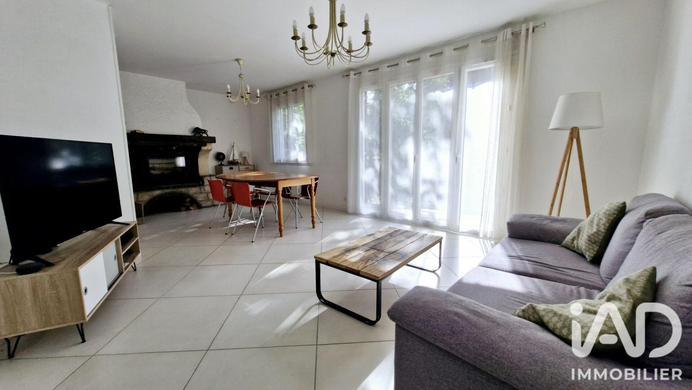 Maison 4 Pièce(s) Favières