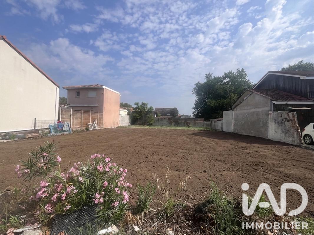 Terrain  Pessac
