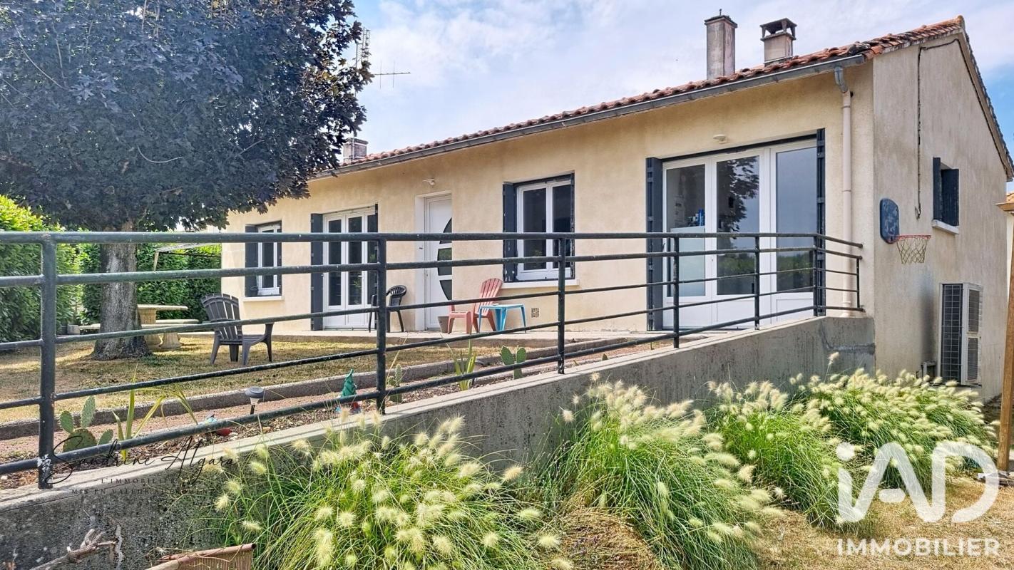 Maison 5 Pièce(s) Réaux sur Trèfle