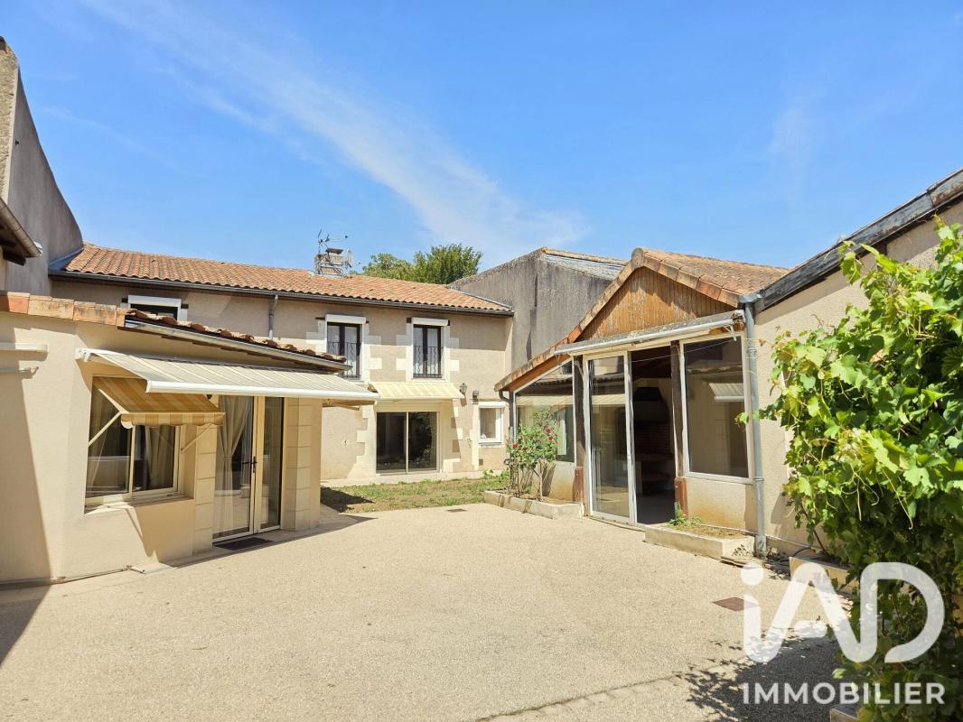 Maison 8 Pièce(s) Neuville-de-Poitou