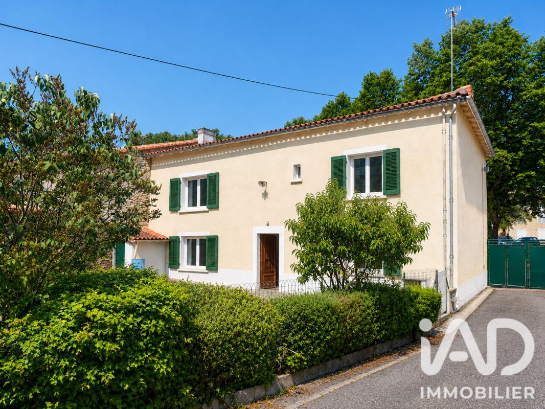 Maison de village 7 Pièce(s) Saint-Laurent-de-Céris