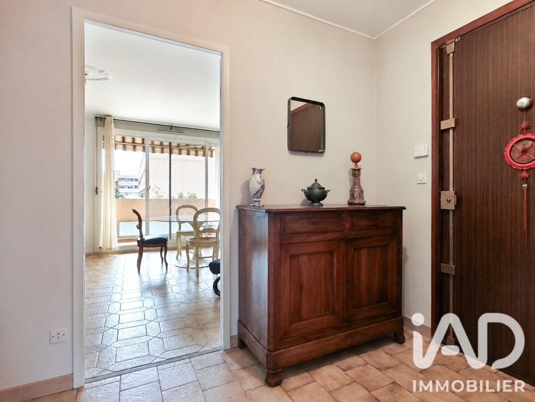 Appartement 5 Pièce(s) Vénissieux - Photo 2