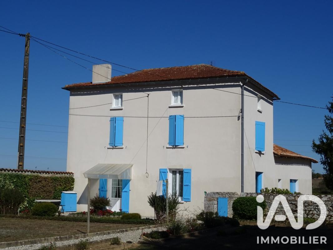 Maison 4 Pièce(s) La Rochefoucauld-en-Angoumois