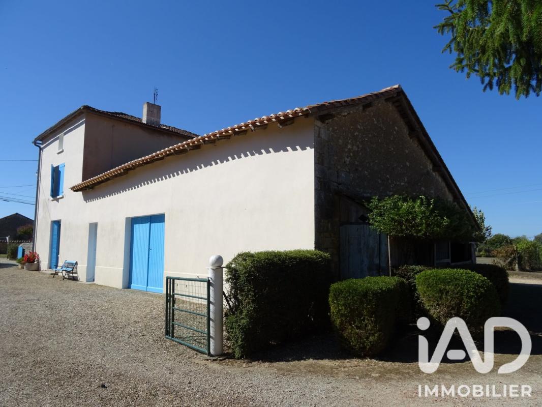 Maison 4 Pièce(s) La Rochefoucauld-en-Angoumois - Photo 2