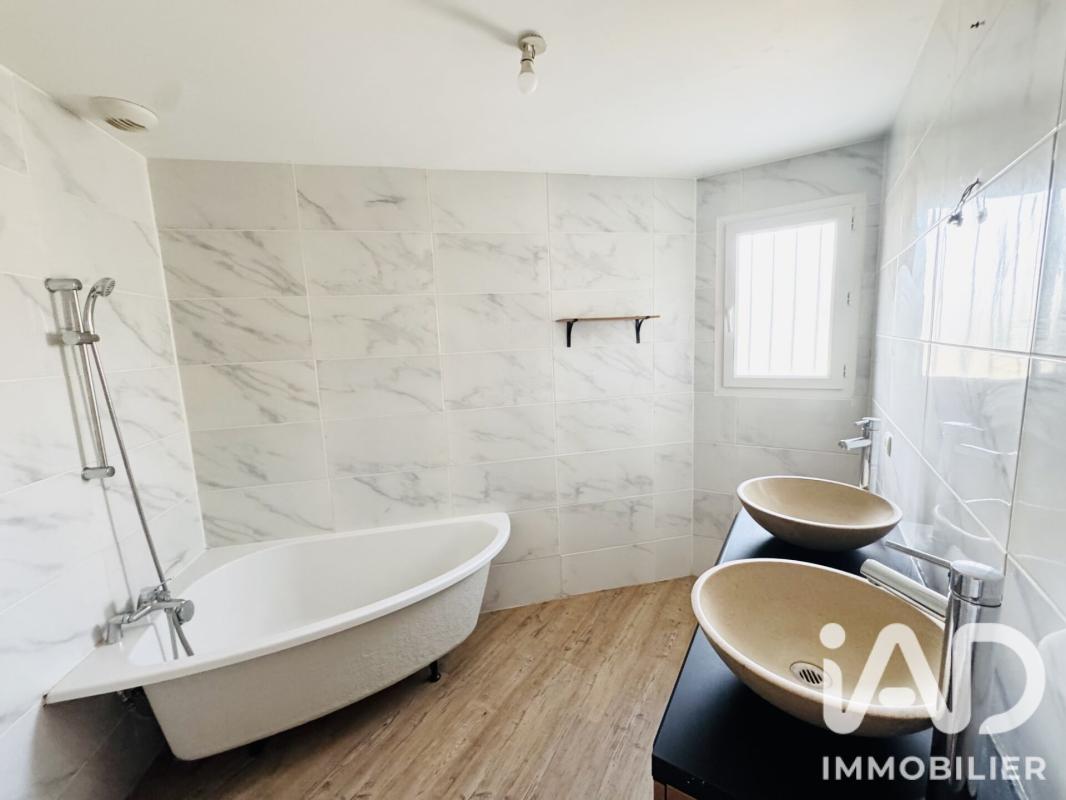 Maison 7 Pièce(s) Sainte-Agathe-la-Bouteresse - Photo 4