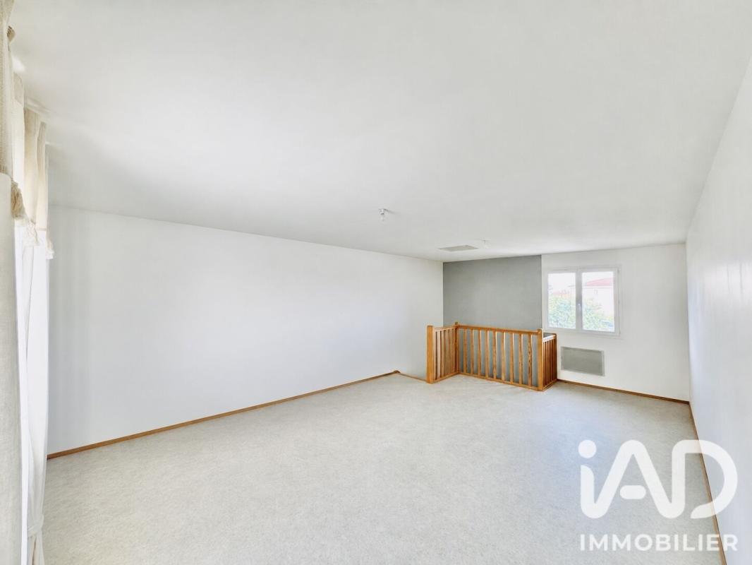 Maison 7 Pièce(s) Sainte-Agathe-la-Bouteresse - Photo 7