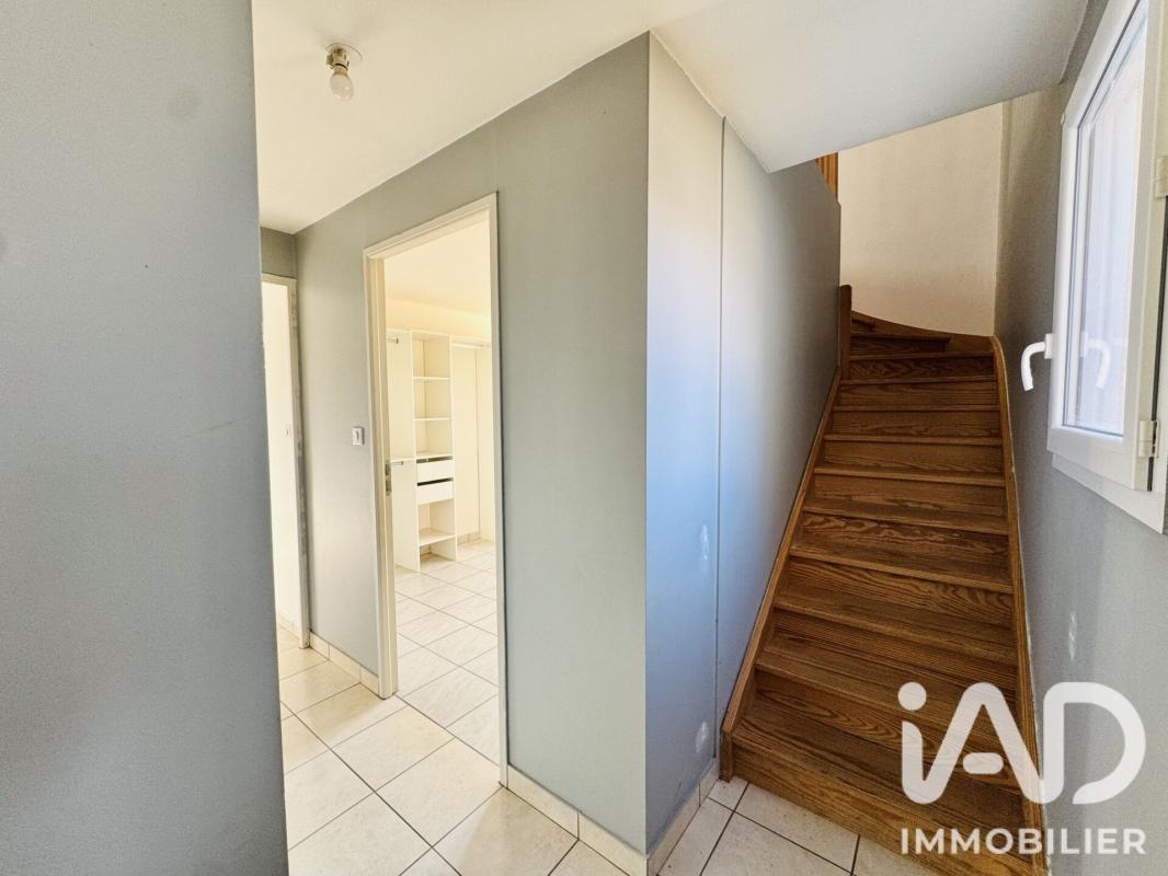 Maison 7 Pièce(s) Sainte-Agathe-la-Bouteresse - Photo 8