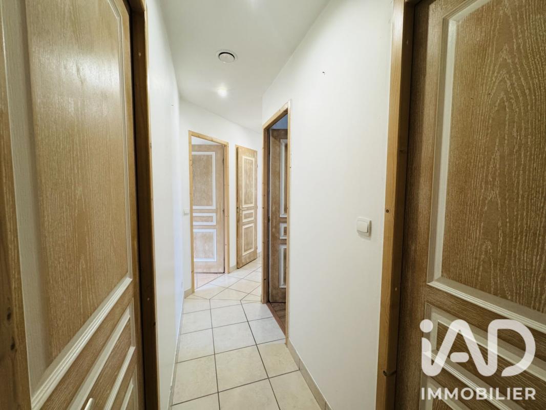 Maison 7 Pièce(s) Sainte-Agathe-la-Bouteresse - Photo 13