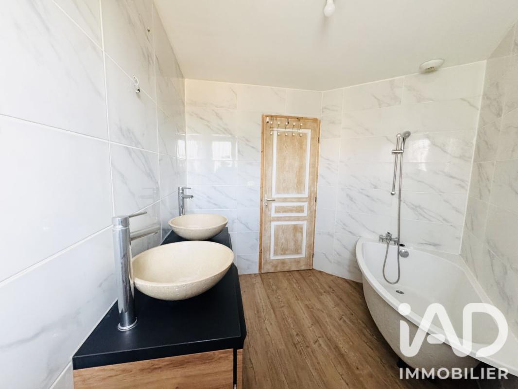 Maison 7 Pièce(s) Sainte-Agathe-la-Bouteresse - Photo 18