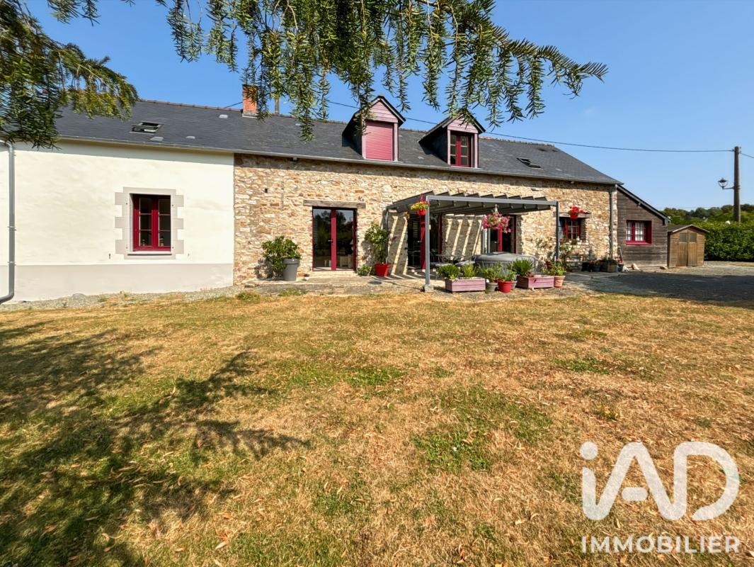 Maison longère 9 Pièce(s) Sainte-Suzanne-et-Chammes