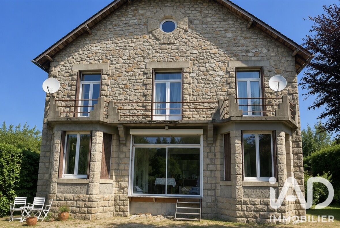 Maison 8 Pièce(s) Saint-Priest-de-Gimel