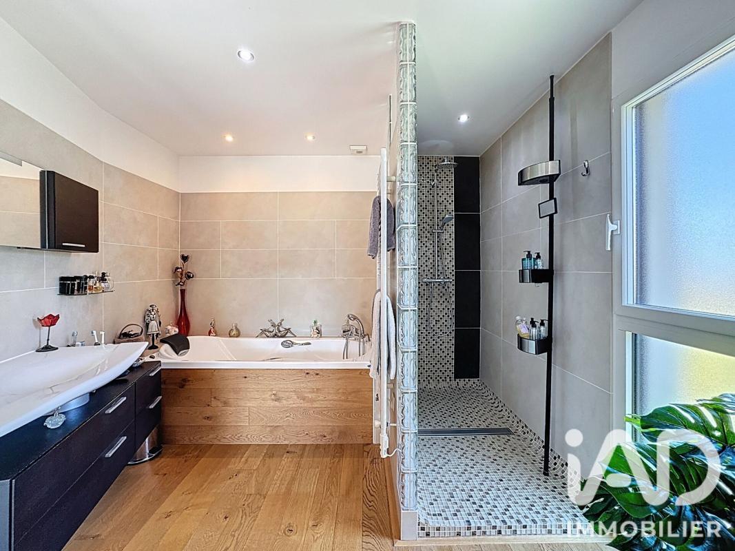 Maison 8 Pièce(s) Franqueville-Saint-Pierre - Photo 16