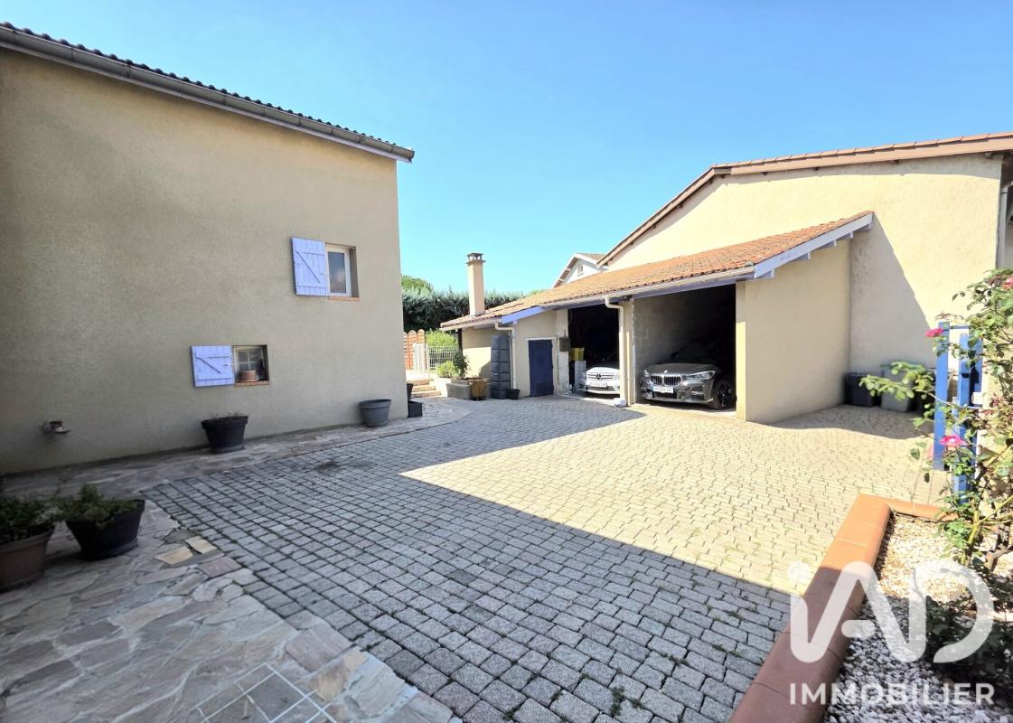 Maison 10 Pièce(s) Saint-Marcellin-en-Forez - Photo 2