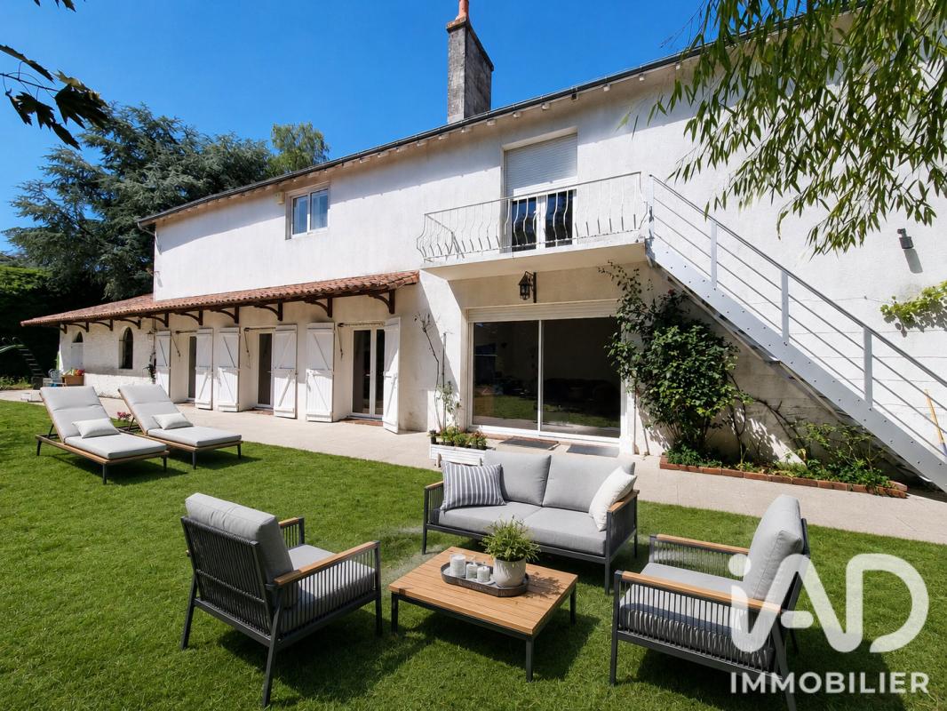 Maison 10 Pièce(s) Civray - Photo 2