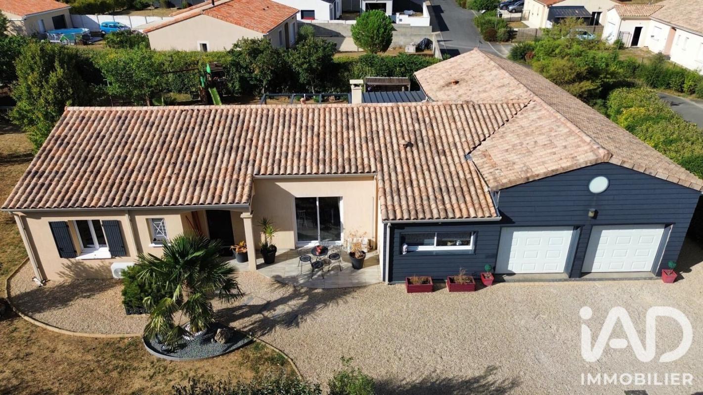 Propriété 6 Pièce(s) Chabournay