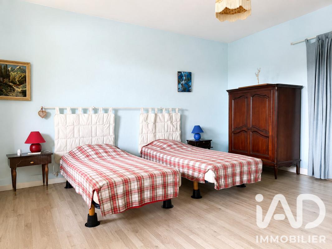 Maison 8 Pièce(s) Saint-Médard-de-Guizières - Photo 7