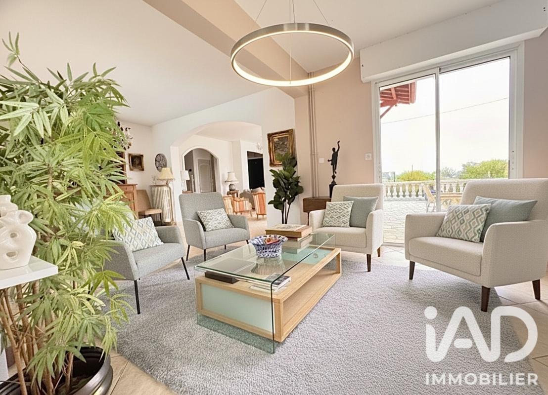 Maison 7 Pièce(s) Amendeuix-Oneix - Photo 2