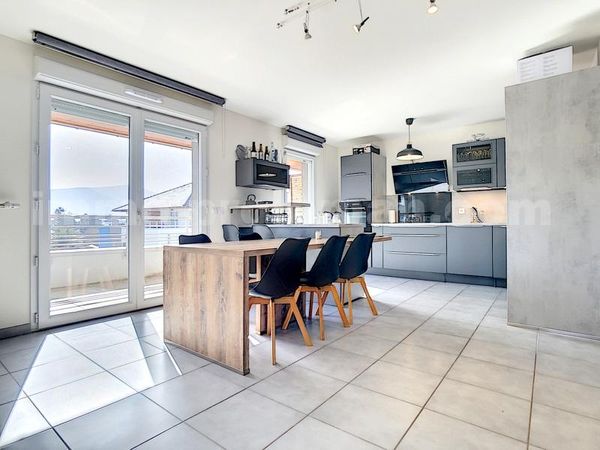 Apartment 5 Rooms VILLE-LA-GRAND