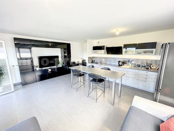 Apartment 4 Rooms CRANVES-SALES