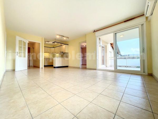 Apartment 4 Rooms REIGNIER