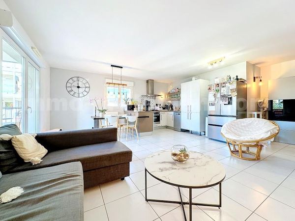 Apartment 4 Rooms REIGNIER