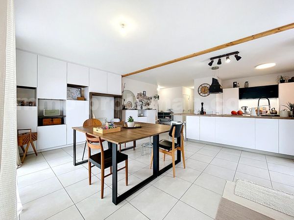 Apartment 4 Rooms CRANVES-SALES
